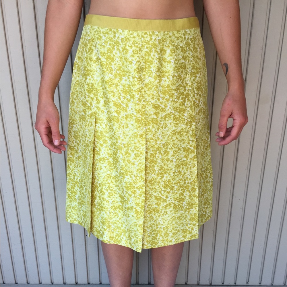 NWOT Banana Republic Lined & Pleated Yellow Skirt